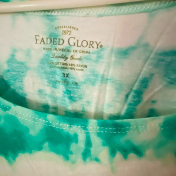 Flowy Tie-Dye Shirts! Plus Size - Picture 2 of 4